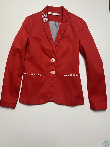 vesteRougerecto.jpeg